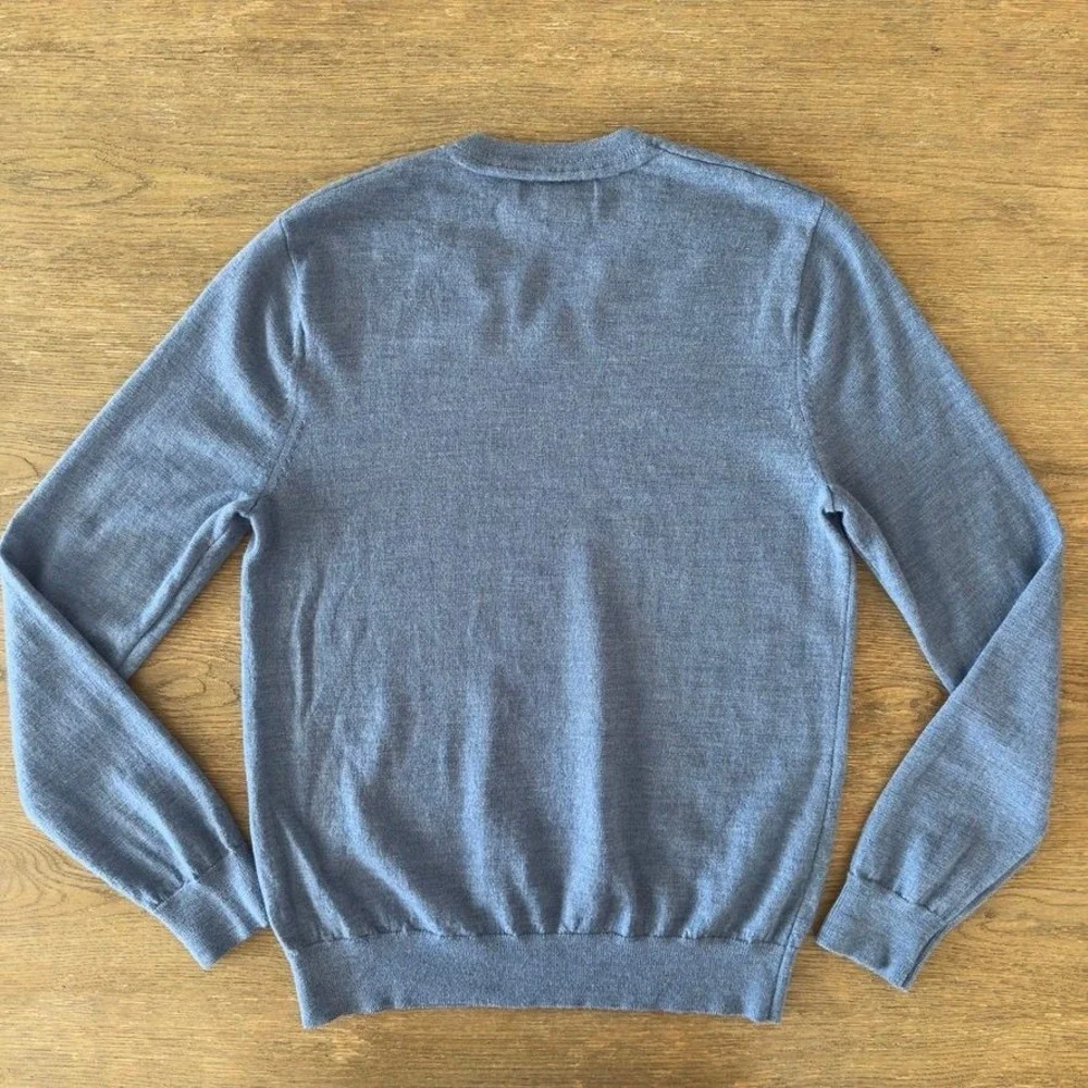 Banana Republic Mens M 100% Merino Wool V-Neck Sweater Blue Pullover Lightweight